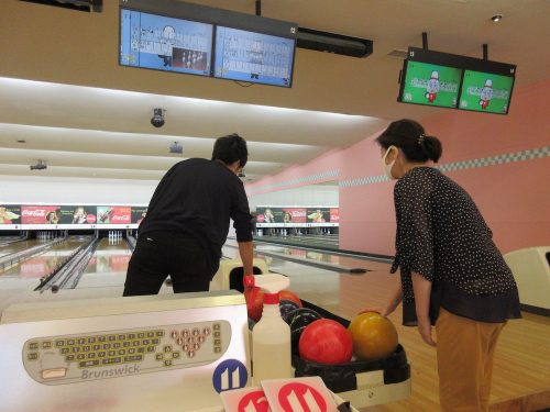 薬局チームのボーリング大会